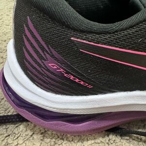Aasics Women’s GT2000 v 11 running shoes Size 8